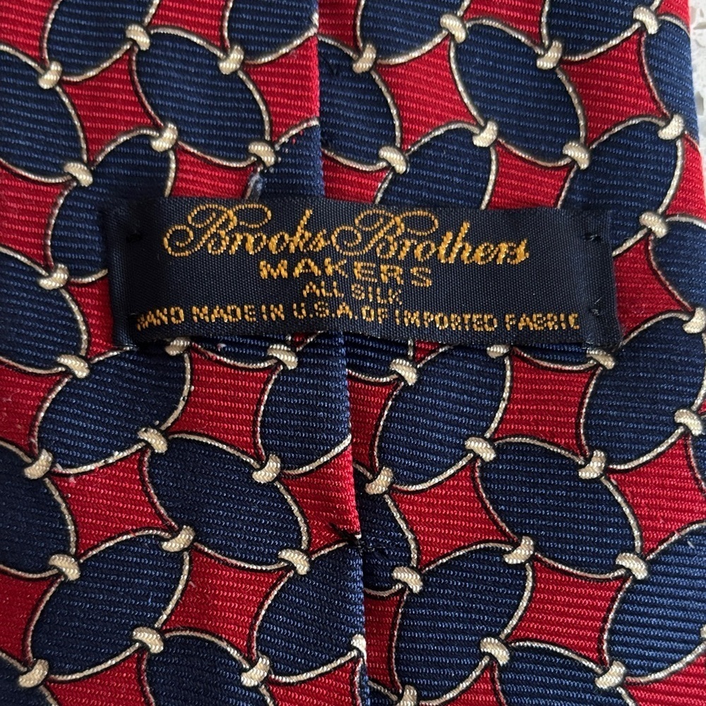 Brooks Brothers Classic Red and Blue Patterned Tie - Picture 2 of 2